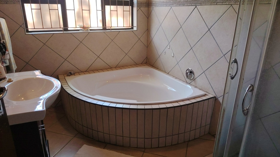 4 Bedroom Property for Sale in Wilkoppies North West